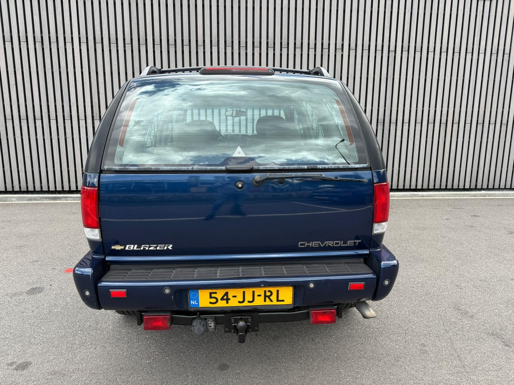 45247228-12.jpg