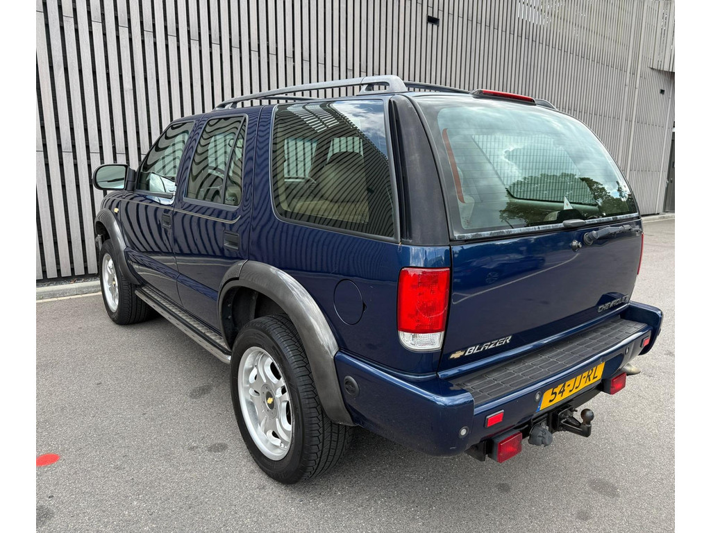 45247228-2.jpg
