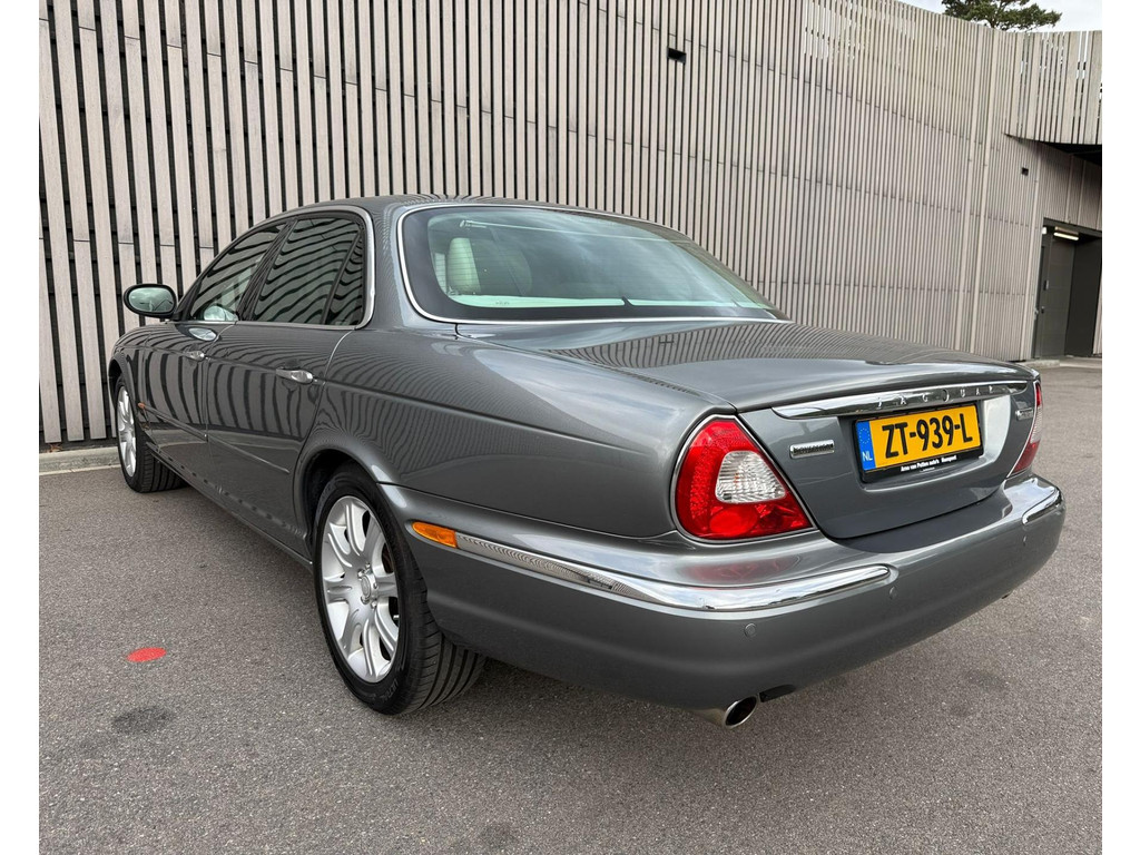 45614235-2.jpg