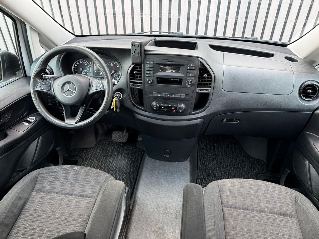 46469352-7.jpg