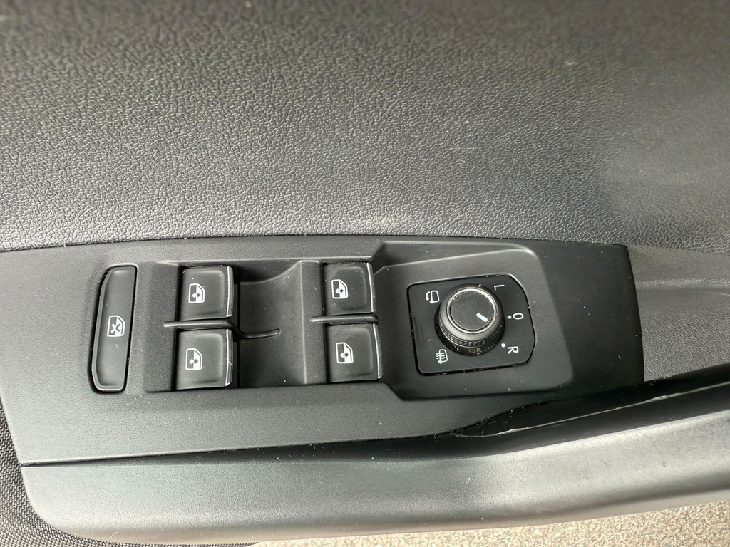 47038630-12.jpg